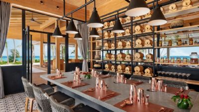 Aura Pool Bar & Cocktail Lab